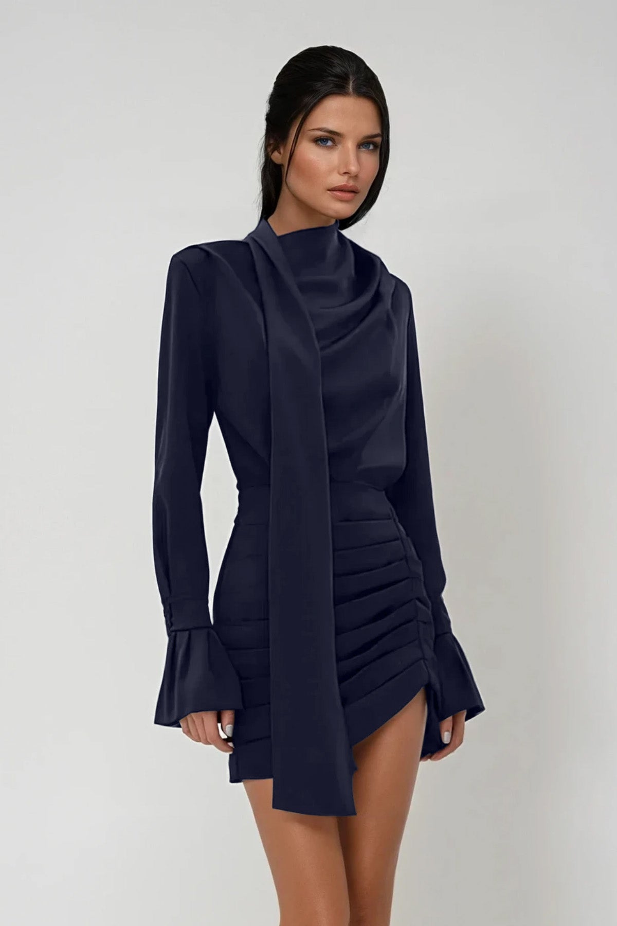 Elegantna Marelle - Satin Mini Haljina s Detaljima Šal