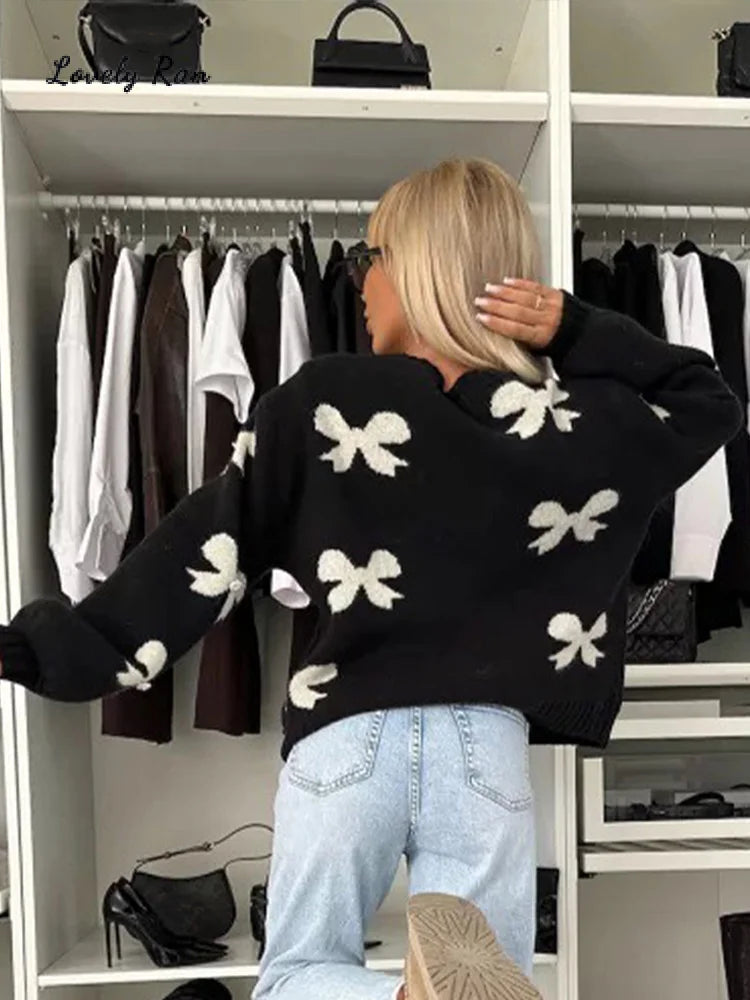 Luxe Marelle - Elegantni pulover z čipkastim zapiranjem